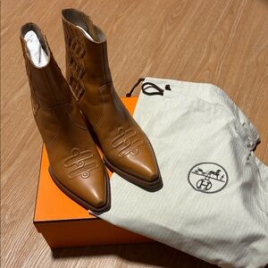 Hermes Vegas Ankle Boots in Naturel Calfskin Size 38